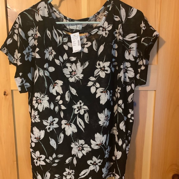 NEW! Maurices Top - Picture 3 of 9